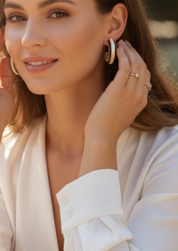 Aretes de Aro Bicolor Blanco y Negro – Incluye Caja de Regalo